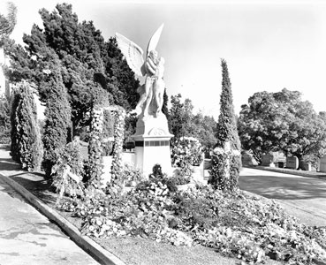 leitzel_flowers_and_grave